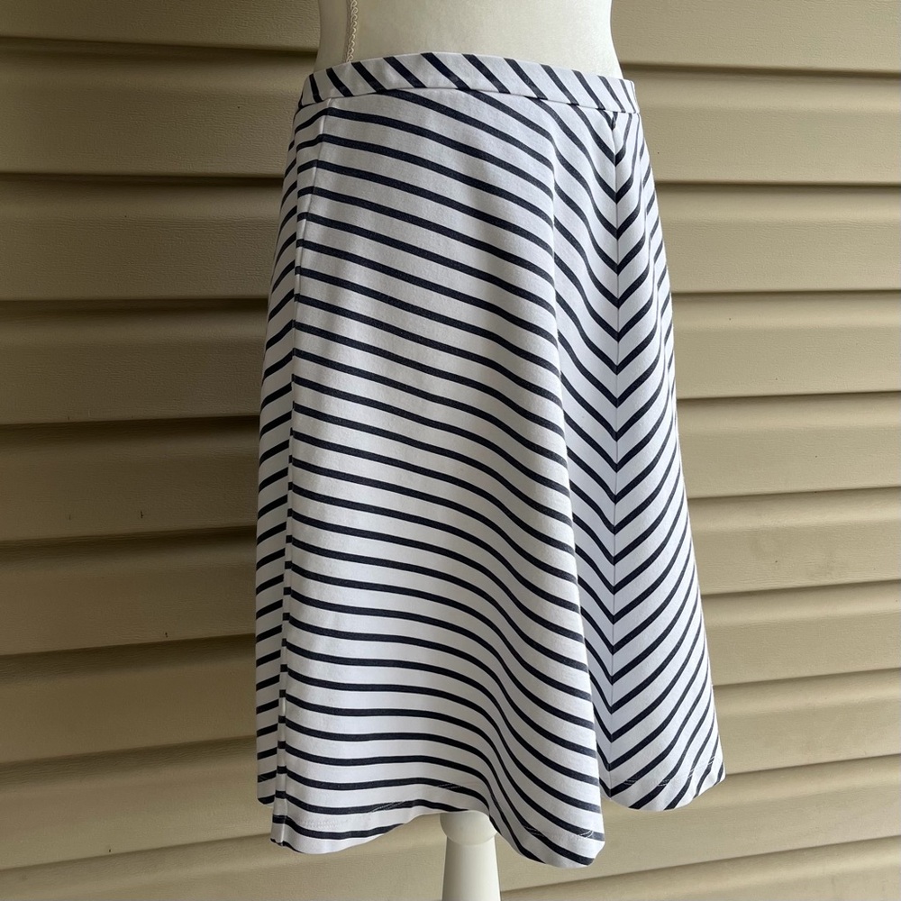 •Lands’ End• Ponte Knit A-Line Navy Stripe Skirt - Size Medium - Picture 5 of 9